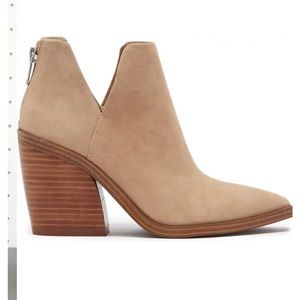 SIZE 8 - VINCE CAMUTO GIGIETTA BOOTIE - Tortilla Suede